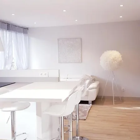 Le White Cosy à 5 Minutes Du Avec Parking Privatif Gratuit